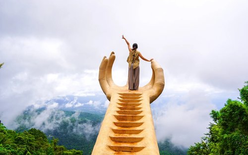 Chiang Mai Mon Jam & Wat Pha Lat Full-Day Cultural Tour