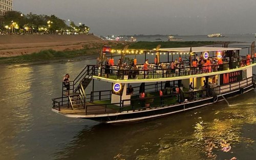 Sunset Cruise: Unlimited Cold Beers, BBQ buffet & Fruit Platter