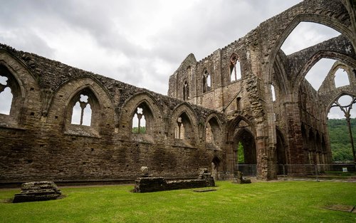 Tintern Abbey and Caerphilly Castle Full-Day Coach Tour from Bristol