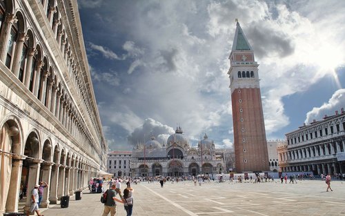 St. Mark's Square & Doge's Palace walking tour with gondola ride