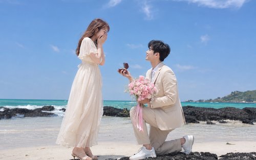 Jeju Private Proposal Photoshoot with Fresh Flower Bouquet