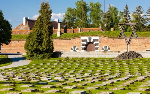 Excursão de meio dia ao campo de concentração de Terezin saindo de Praga