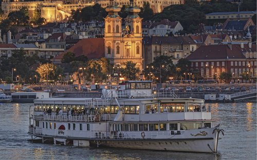Budapest: Donau-Flussfahrt mit Gulaschsuppe & Lángos