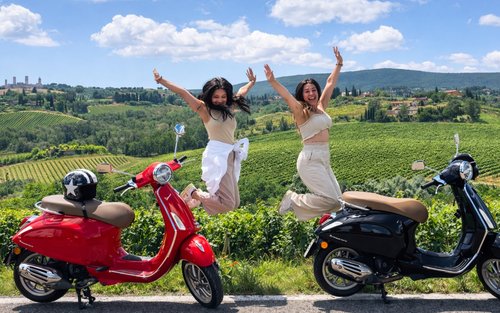 From Florence: Small-Group Tuscany Vespa Tour with Lunch & Wine