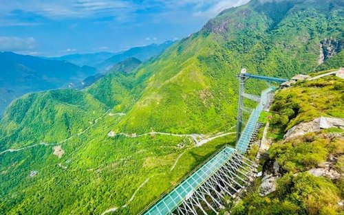 Sapa: Cat Cat Village, Rong May Glass Bridge & Silver Waterfall Day Tour