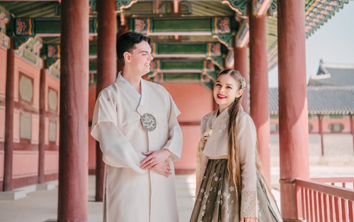 Hanbok Photoshoot and History Tour at Gyeongbokgung Palace