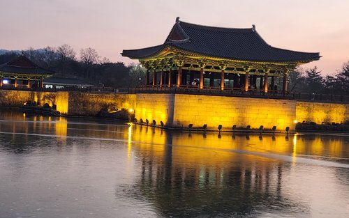 Lawatan Kumpulan Kecil Sehari Penuh Istana Donggung & Kolam Wolji Busan