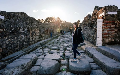 Pompeii Terungkap: Tur Terpandu Melalui Waktu dan Memori