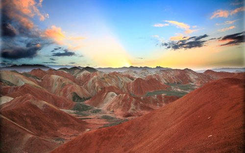 Dagexcursie met privévervoer vanuit Lanzhou naar het Nationaal Geologisch Park Geopark Shilin aan de Gele Rivier + het toeristische gebied Shuimo Danxia