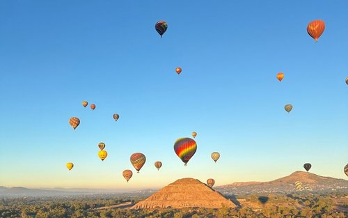 Hot Air Balloon Flight Experience with Tour in Teotihuacan