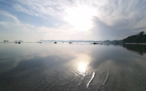 Getijdenpoel en strandwandeling bij Desaru Coast Kota Tinggi Johor