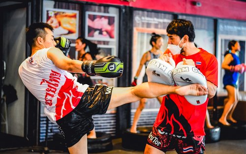 Kru Dam Muay Thai (Thai Boxing) Class 