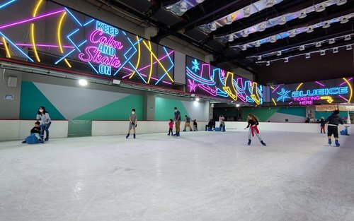 Trải Nghiệm Trượt Băng tại Blue Ice Skating Rink ở Kuala Lumpur
