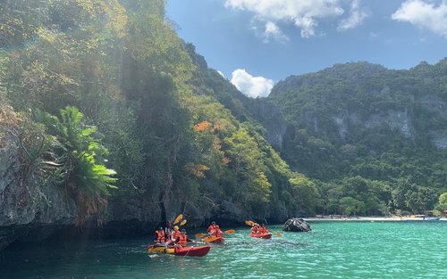 ทัวร์อุทยานแห่งชาติหมู่เกาะอ่างทองโดยเรือลำใหญ่