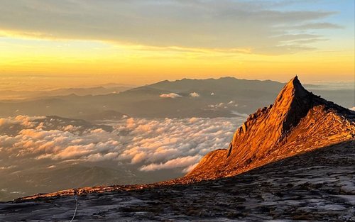Pendakian Gunung Kinabalu melalui Laluan Timpohon dengan Pemandu Peribadi