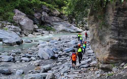 Hualien: Wanrong Wild Hot Spring River Tracing - Yuanyanggu Hot Spring