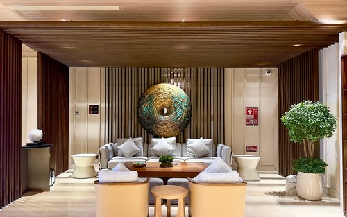 East Point City Food and Spa Club | Puerto de Luohu