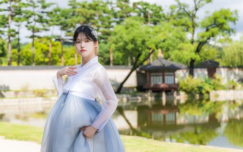 Pronájem luxusního soukromého hanboku s Gyeongbokgungem a studiovým focením