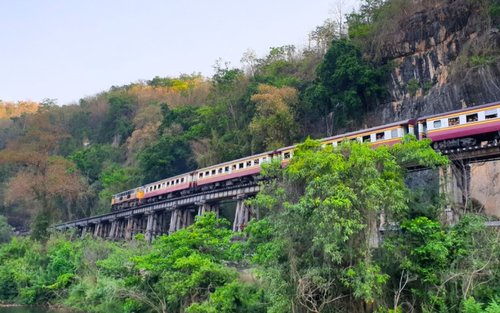 ফুল-ডে ব্রিজ ওভার দ্য রিভার কাওয়াই এবং ডেথ রেলওয়ে হিস্টোরিক্যাল ট্যুর
