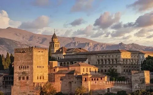 Granada Historyczna Alhambra i Pałac Karola V – półdniowa wycieczka