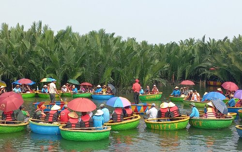 Hoi An: Paseo en barco de cesta de coco, crucero por el río y clase de fabricación de farolillos