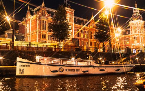 암스테르담: 더 불독 보트 스모크 프렌들리 크루즈 + 음료 2잔