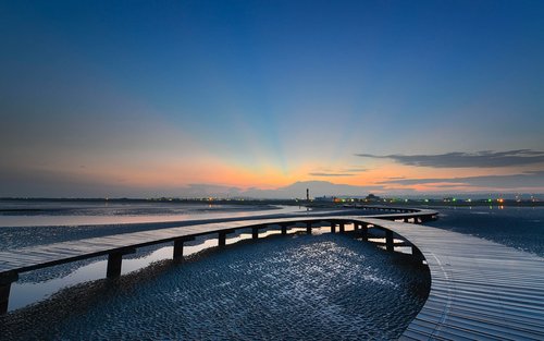 Nantou Sun Moon Lake & Taichung Gaomei Wetlands Day Tour (Taichung City pick-up & complimentary A-Po's Tea Eggs)