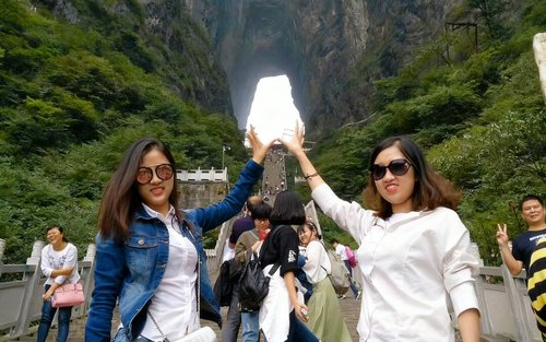 ทัวร์หนึ่งวันจางเจียเจี้ย เทียนเหมินซาน【กลุ่มเล็กคุณภาพ + เที่ยวเต็มที่ไม่มีช้อปปิ้ง】