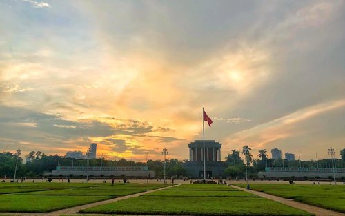 Tour de los Atardeceres de Hanói con Traje Ao Dai y Espectáculo de Marionetas Acuáticas