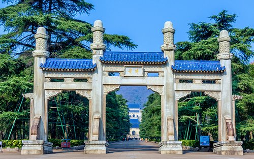 One-day tour to Sun Yat-sen Mausoleum in Nanjing (multiple combination routes)