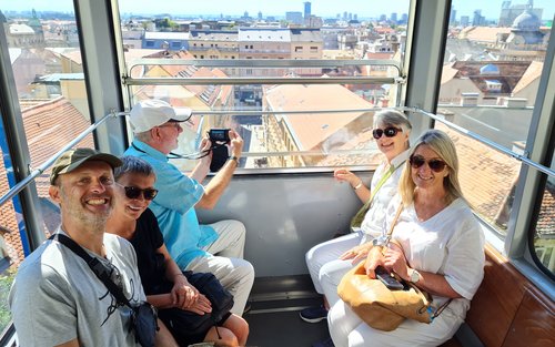 ทัวร์ศูนย์กลางเมืองเก่าและอุโมงค์ Grič ในซาเกร็บ ครึ่งวัน