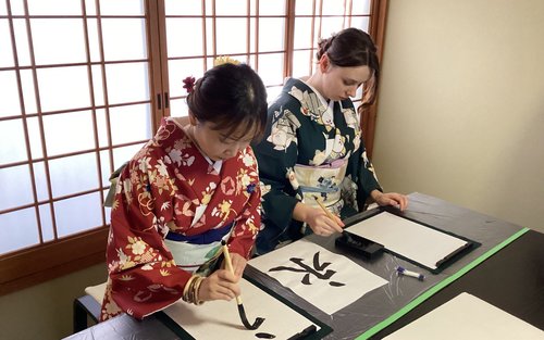 Japanese Calligraphy Class in Ninenzaka (Kyoto)