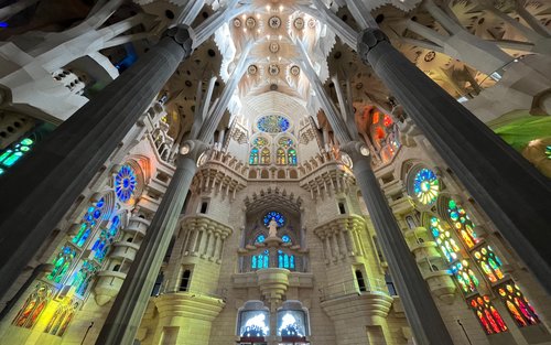 ทัวร์นำชมซากราดาฟามีเลีย พร้อมตัวเลือกขึ้นชมหอคอย