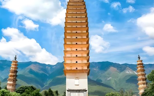 Excursão de um dia com guia particular saindo de Lijiang para a cidade antiga de Dali, os Três Pagodes do Templo de Chongsheng, o Lago Erhai e o Parque Linguístico de Haishi.
