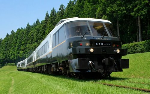 Kyushu One-Day Tour: Kamishikimi Kumanoza Shrine & Mount Aso (with shuttle bus) & Kurokawa Onsen/Kumamoto Castle (Chinese and English guide, departing from Fukuoka/Kumamoto)
