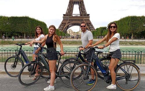 Small group e-bike tour in Paris