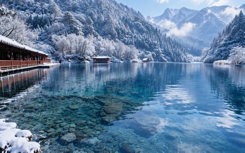 Sichuan Jiuzhaigou, Huanglong, Dujiangyan, and Panda Paradise 3-Day 2-Night Guided Tour (Land First Class)