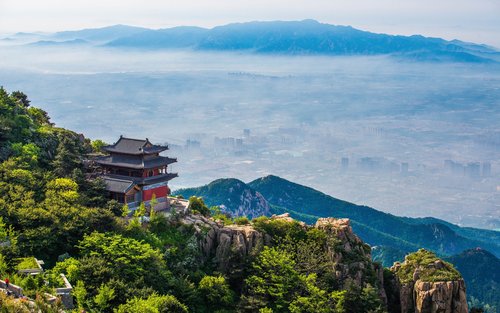 Exploring the Foremost of the Five Great Mountains | One-Day Hiking Tour of Mount Tai (Departing from Jinan / Optional Private Car Charter)