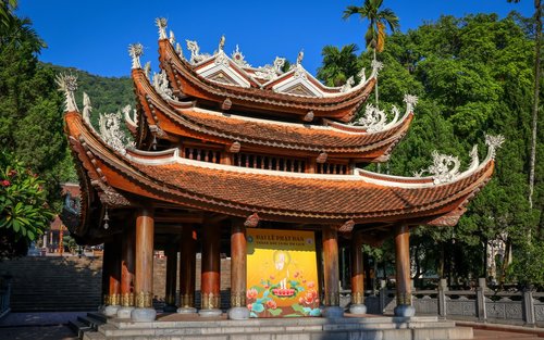 Excursão de Dia Inteiro à Pagoda Huong em Hanói com Passeio de Barco Panorâmico