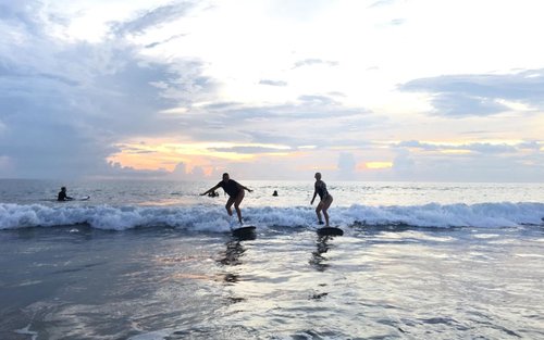 Surfing Lesson in Kuta by Daddy and Mom Surfing School