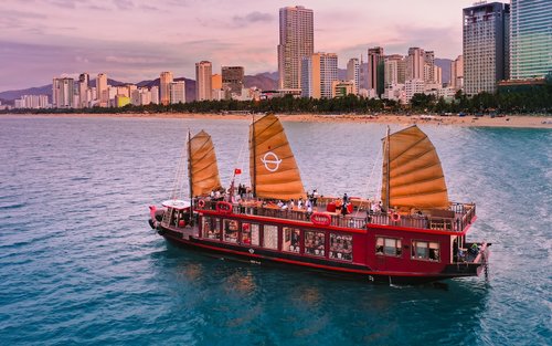 Sunset Cocktail and Dinner Luxury Emperor Cruise in Nha Trang