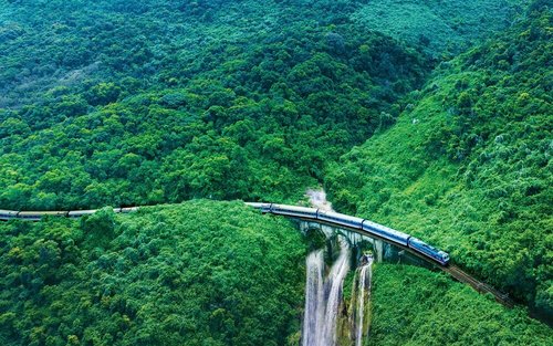 岘港 - 栋海火车（越南铁路）