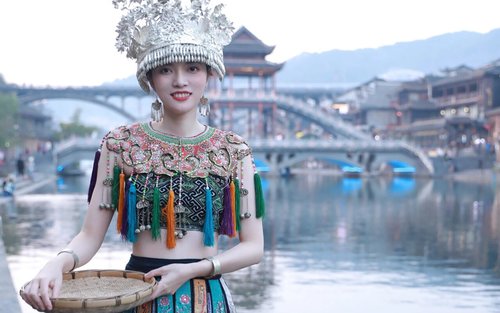 Zhangjiajie 5-Day Tour (Forest Park + Tianmen Mountain + Fenghuang Ancient City)