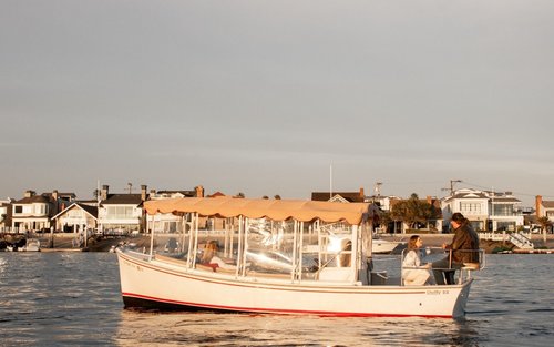 Lloguer de vaixell elèctric de 2 hores a Newport Harbor
