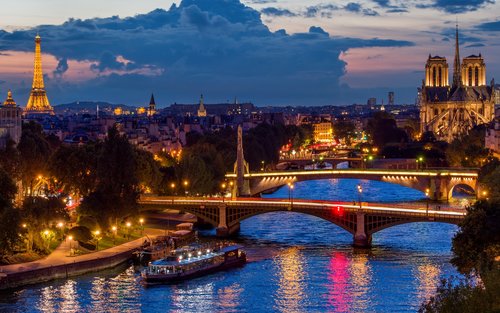 Dîner-croisière de 3 plats sur la Seine au départ de Paris