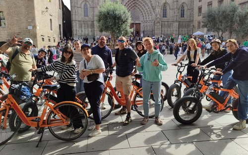 Wycieczka z przewodnikiem po 20 najlepszych atrakcjach Barcelony rowerem lub e-rowerem