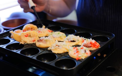 【Tokyo・Shinjuku Kabukicho】Expérience de fabrication de takoyaki Défiez-vous à créer la spécialité d'Osaka au cœur de Kabukicho !