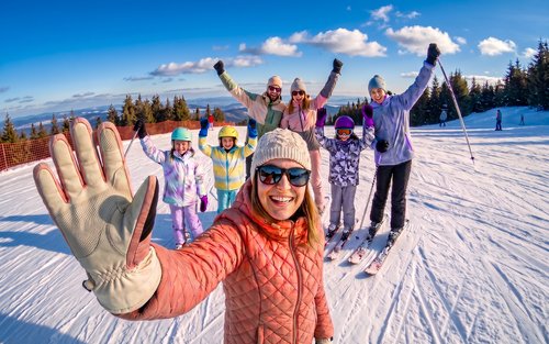 Trải nghiệm trượt tuyết cả ngày tại Công viên Vivaldi Ski World