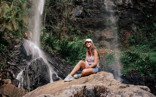 春溪雨林一日游：考拉、瀑布与观景台