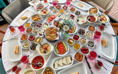 Istanbul Bosphorus 2-Hour Cruise with Turkish Breakfast